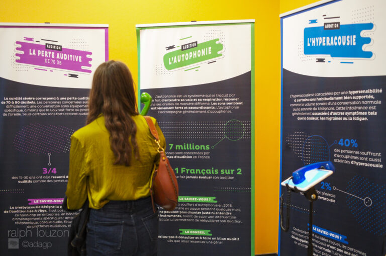Aperçu d'une collaboratrice participant à notre animation ludique « ÉCOUTE-MOI » : SENSIBILISATION À L’AUDITION lors des 10 ans de Goods To Know